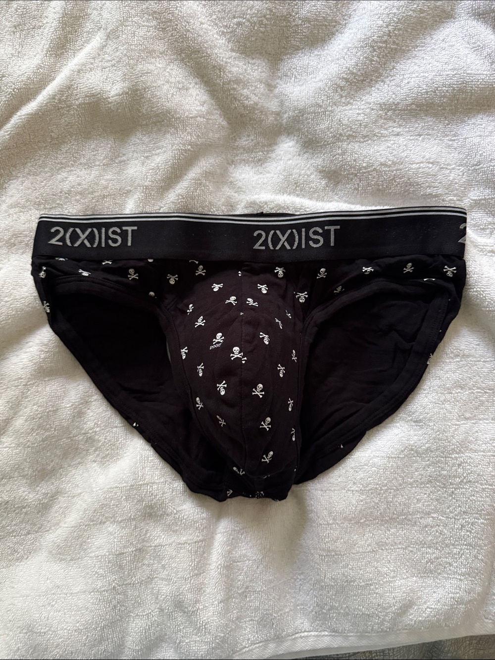 2xist Black Briefs with White Skull Print
